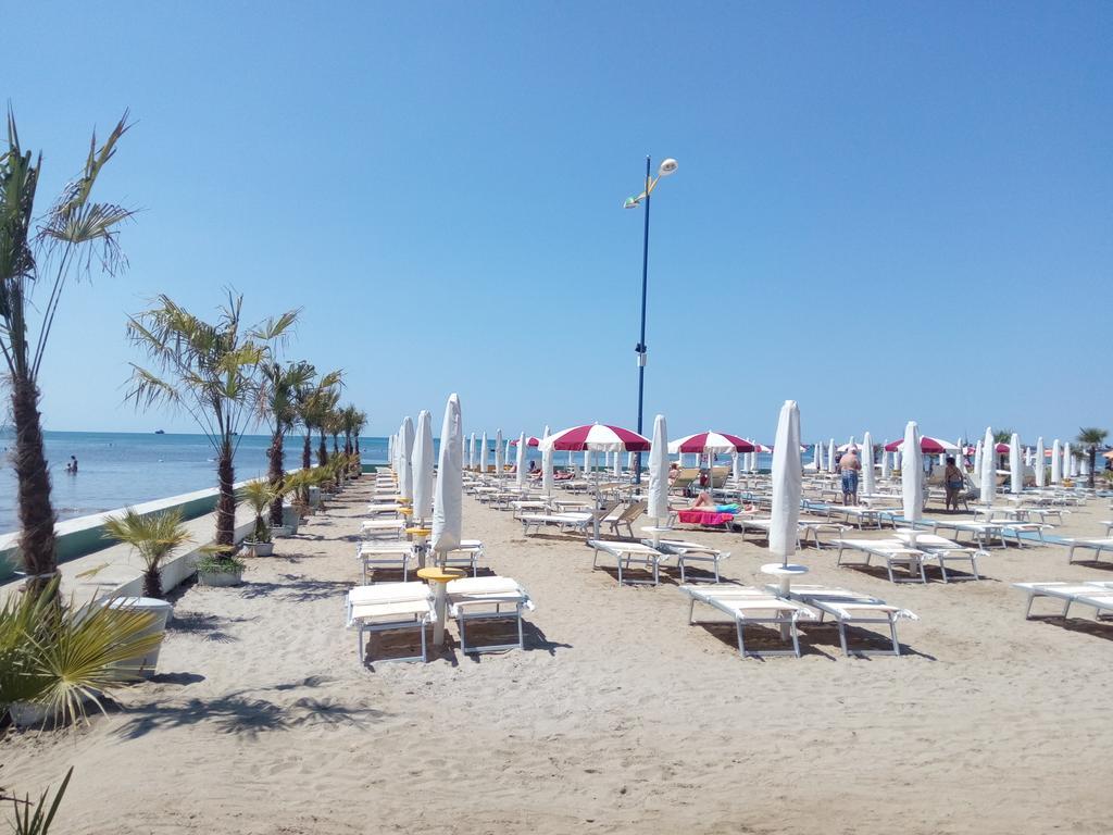 Maksimilian apartament Durres Bagian luar foto
